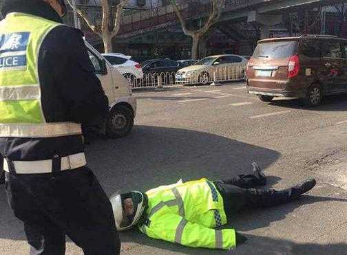 最新交警执法至人死亡（交警执勤死亡）